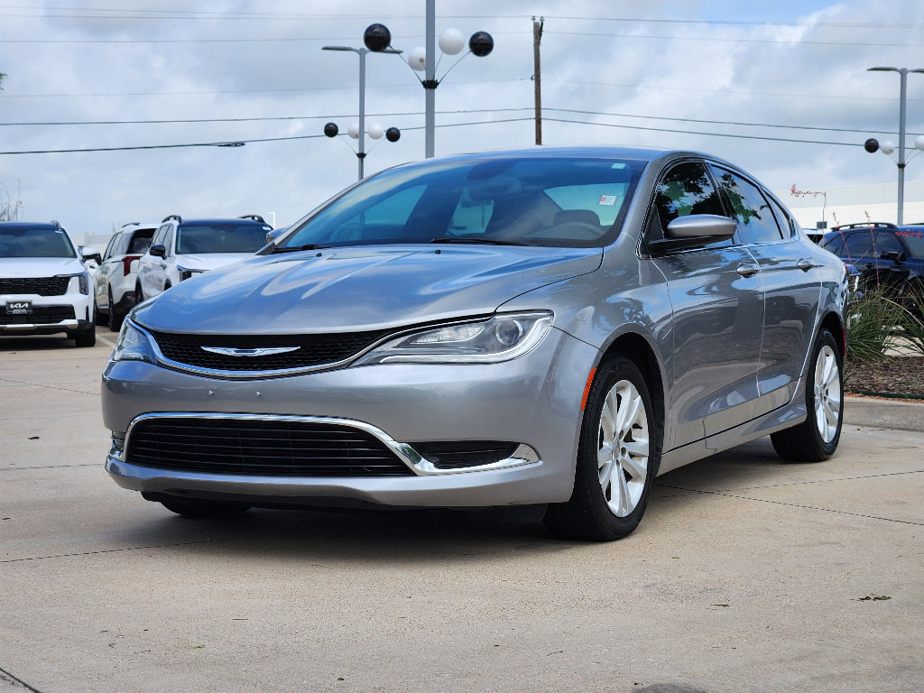 Used 2016 Chrysler 200 Limited image 2