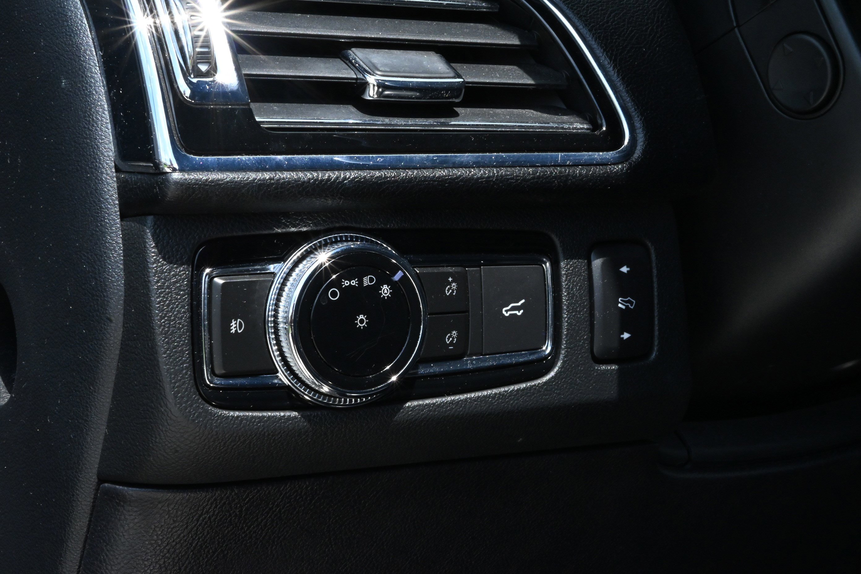 Used 2019 Lincoln Navigator Reserve AWD/4WD image 29