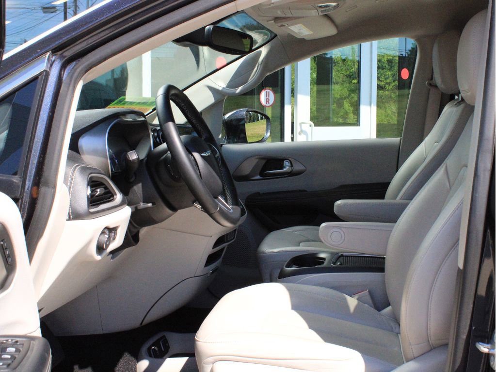 Certified 2021 Chrysler Pacifica Touring-L w/ Premium & Safety Sphere Group FWD image 11