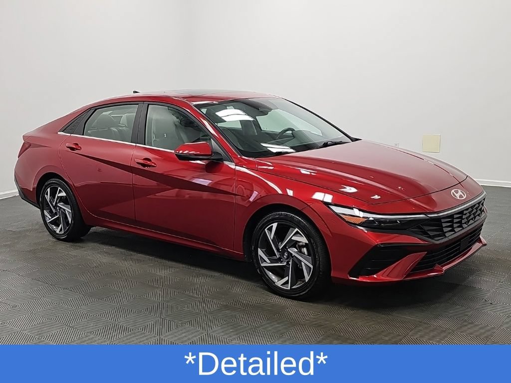 Used 2025 Hyundai Elantra Limited FWD image 2