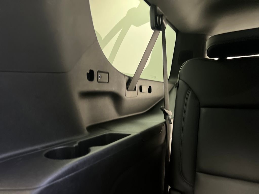 Used 2025 Chevrolet Suburban Z71 image 30