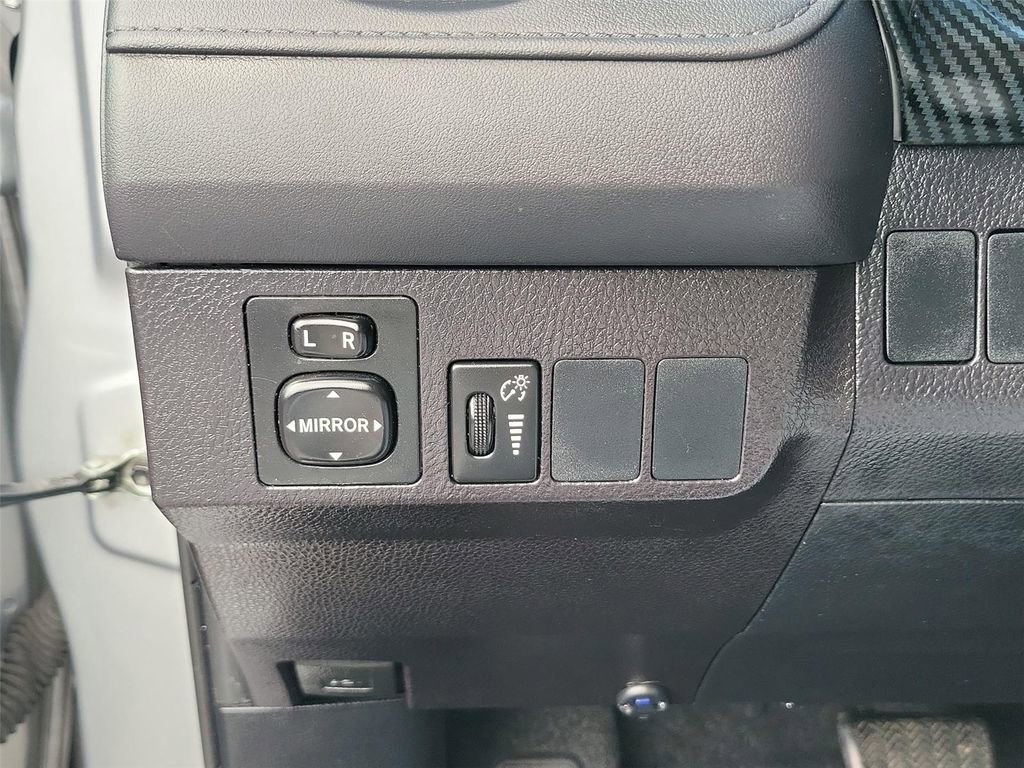 Used 2016 Toyota RAV4 LE image 9