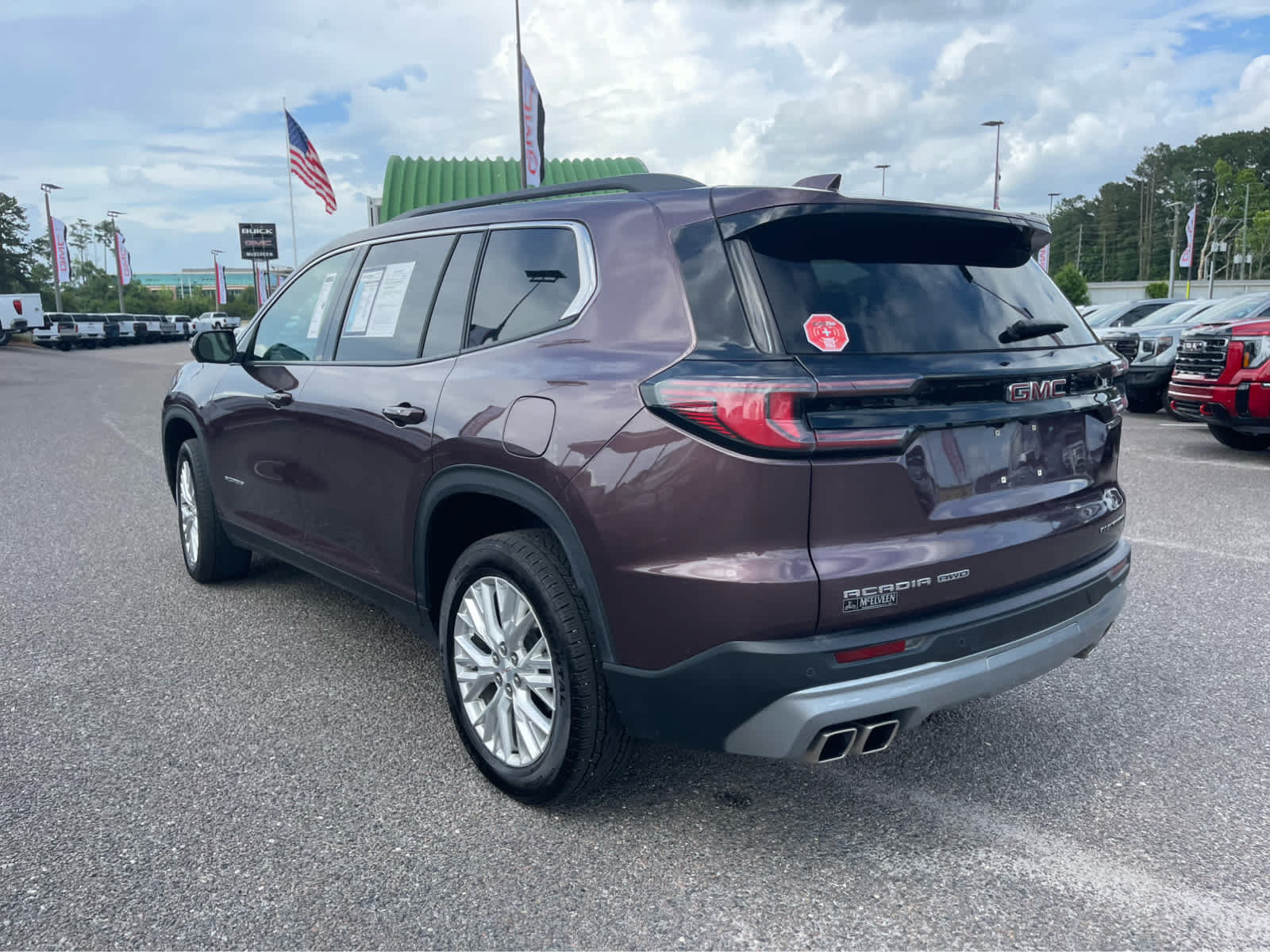 Used 2024 GMC Acadia Elevation w/ Luxury Package AWD/4WD image 7