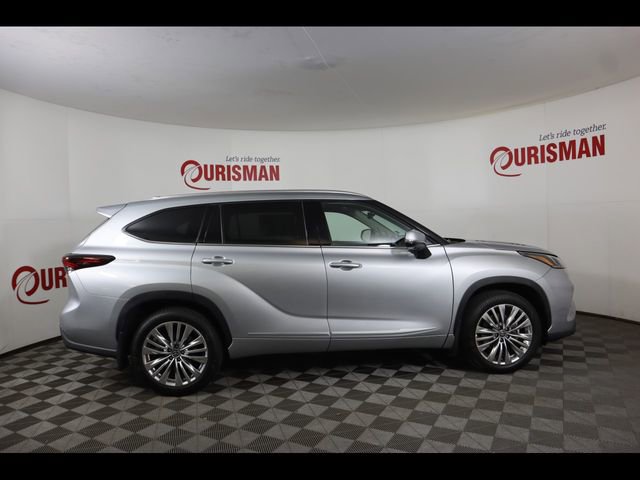 Used 2025 Toyota Highlander Platinum image 11