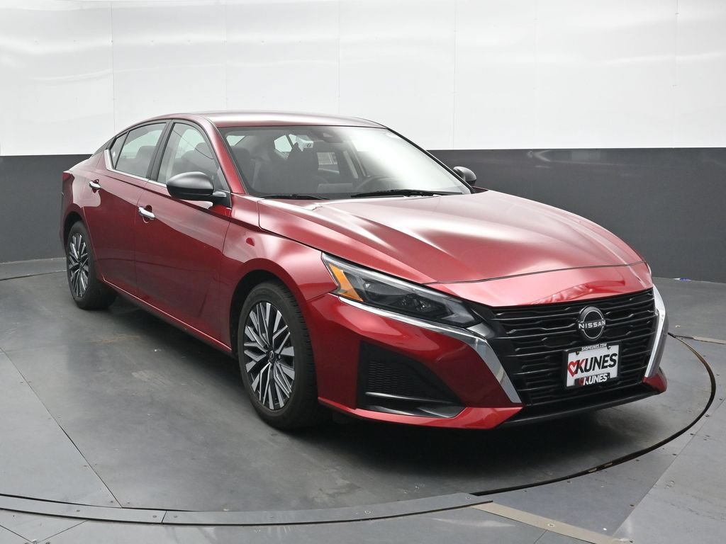 Used 2025 Nissan Altima 2.5 SV FWD image 5