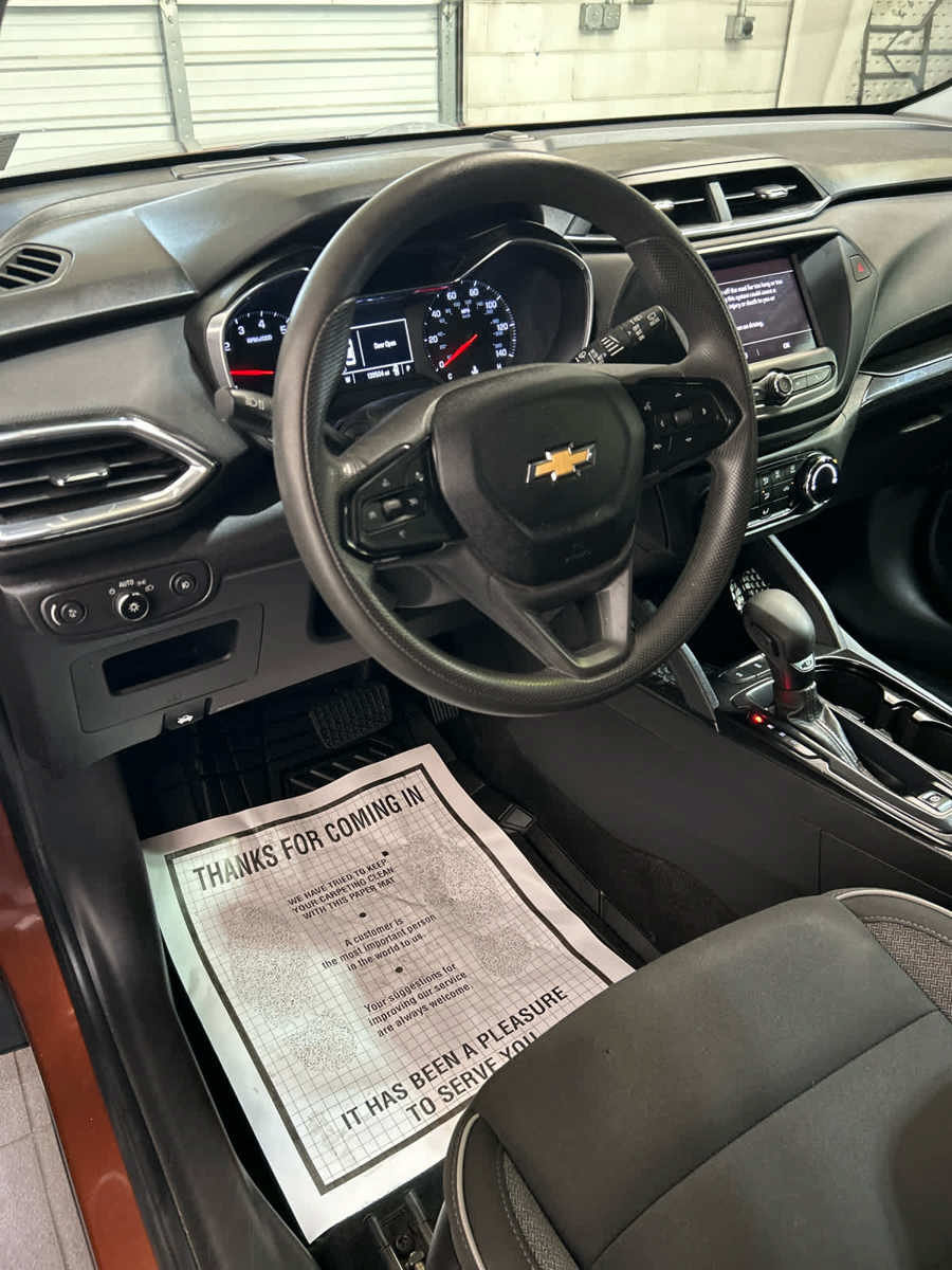 Used 2021 Chevrolet TrailBlazer LT w/ Driver Confidence Package FWD image 9