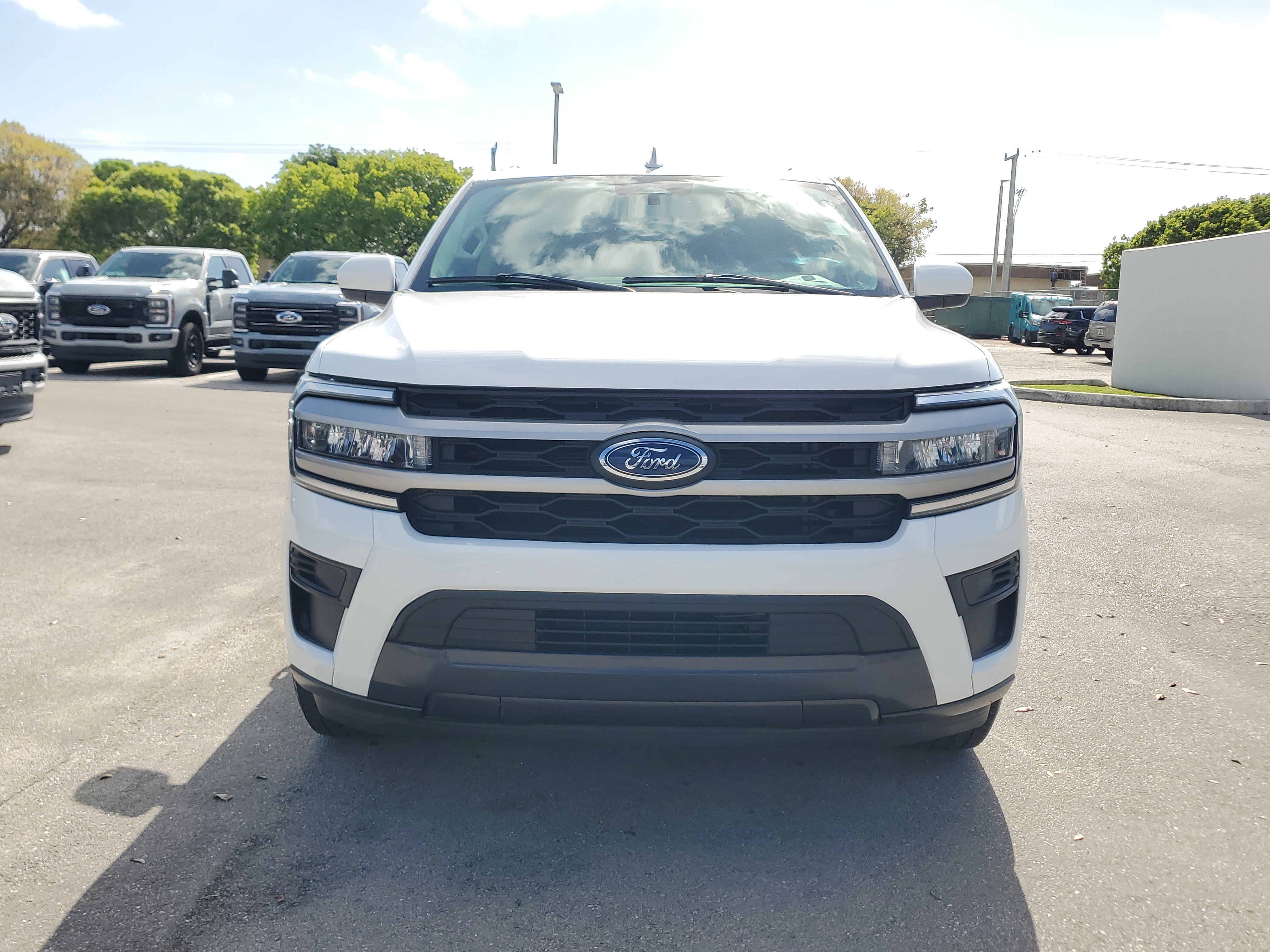 Used 2022 Ford Expedition XLT RWD image 2