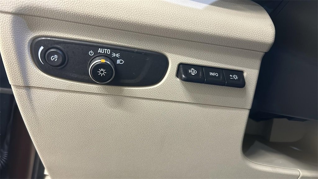 Used 2023 Buick Envision Avenir image 23