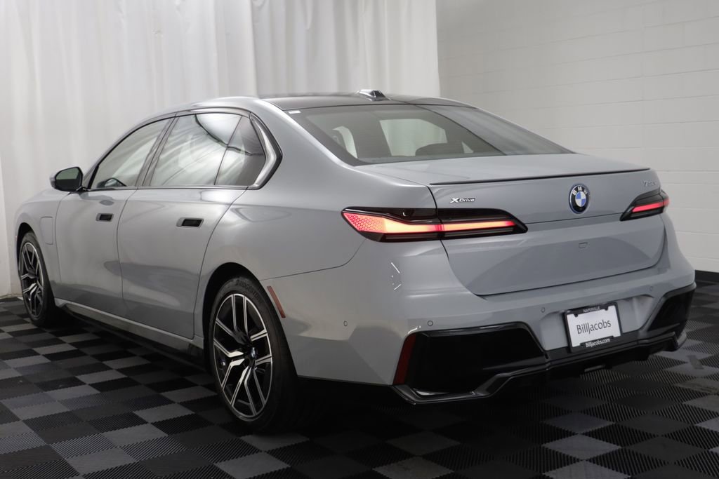 Certified 2025 BMW 750e xDrive w/ Autobahn Package AWD/4WD image 17