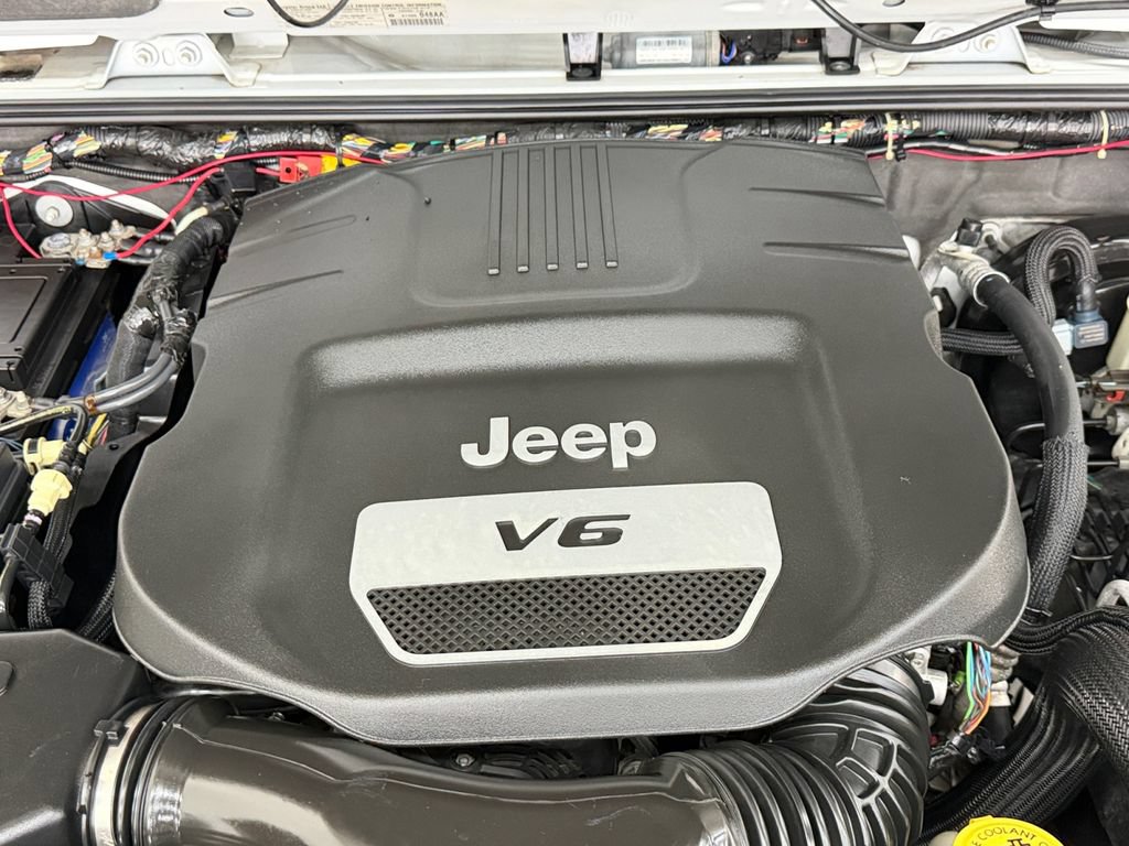 Used 2014 Jeep Wrangler Unlimited Sahara w/ Connectivity Group AWD/4WD image 20