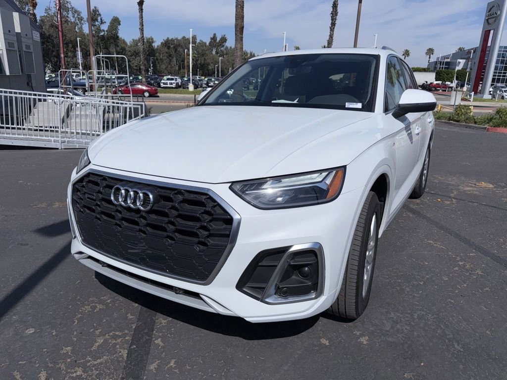 Used 2023 Audi Q5 2.0T Premium w/ Convenience Package image 2