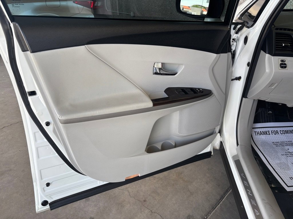 Used 2011 Toyota Venza FWD image 16