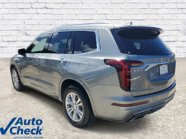 Used 2024 Cadillac XT6 Luxury FWD image 2