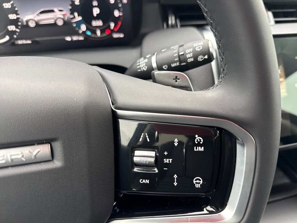 Used 2025 Land Rover Discovery Sport S image 23