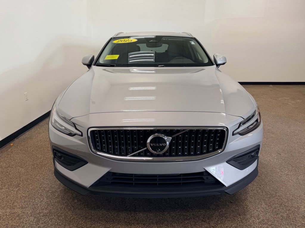 Used 2025 Volvo V60 B5 Cross Country Plus AWD/4WD image 10