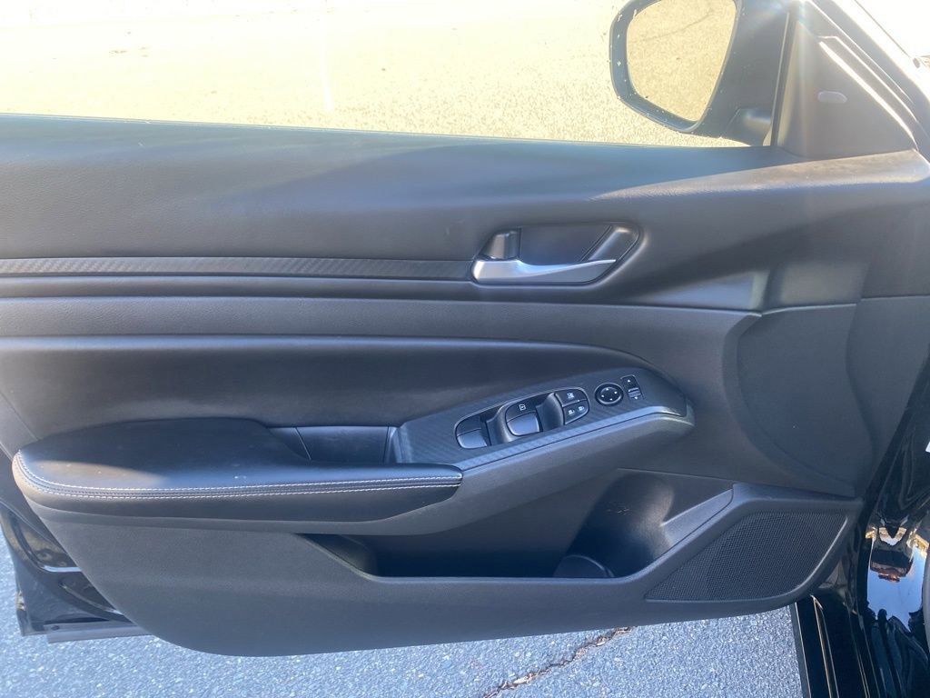 Used 2024 Nissan Altima 2.5 SV image 10