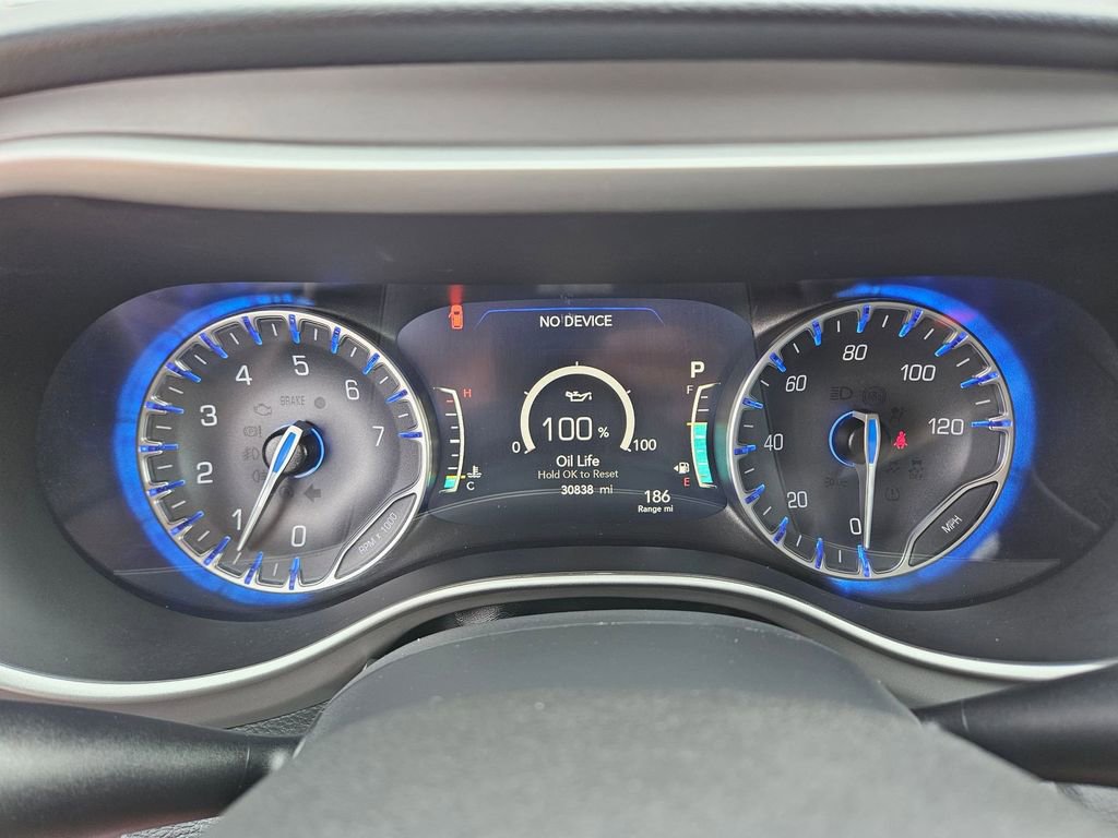 Used 2025 Chrysler Pacifica Select image 19