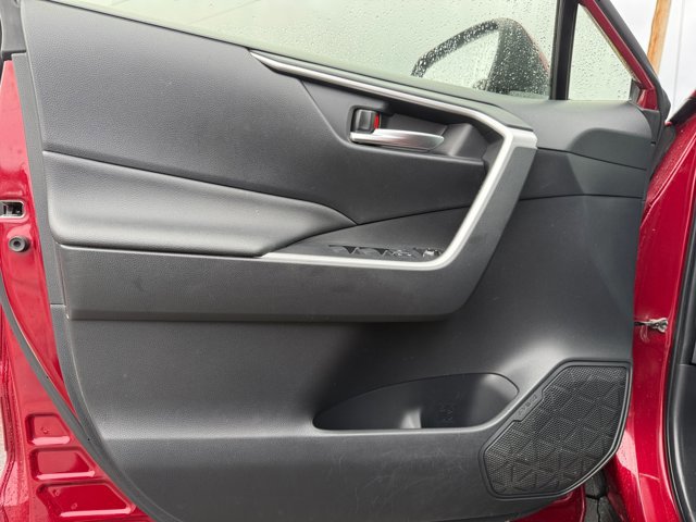 Used 2019 Toyota RAV4 XLE w/ Convenience Package image 24