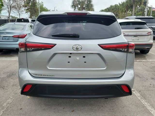 Used 2021 Toyota Highlander L FWD image 5