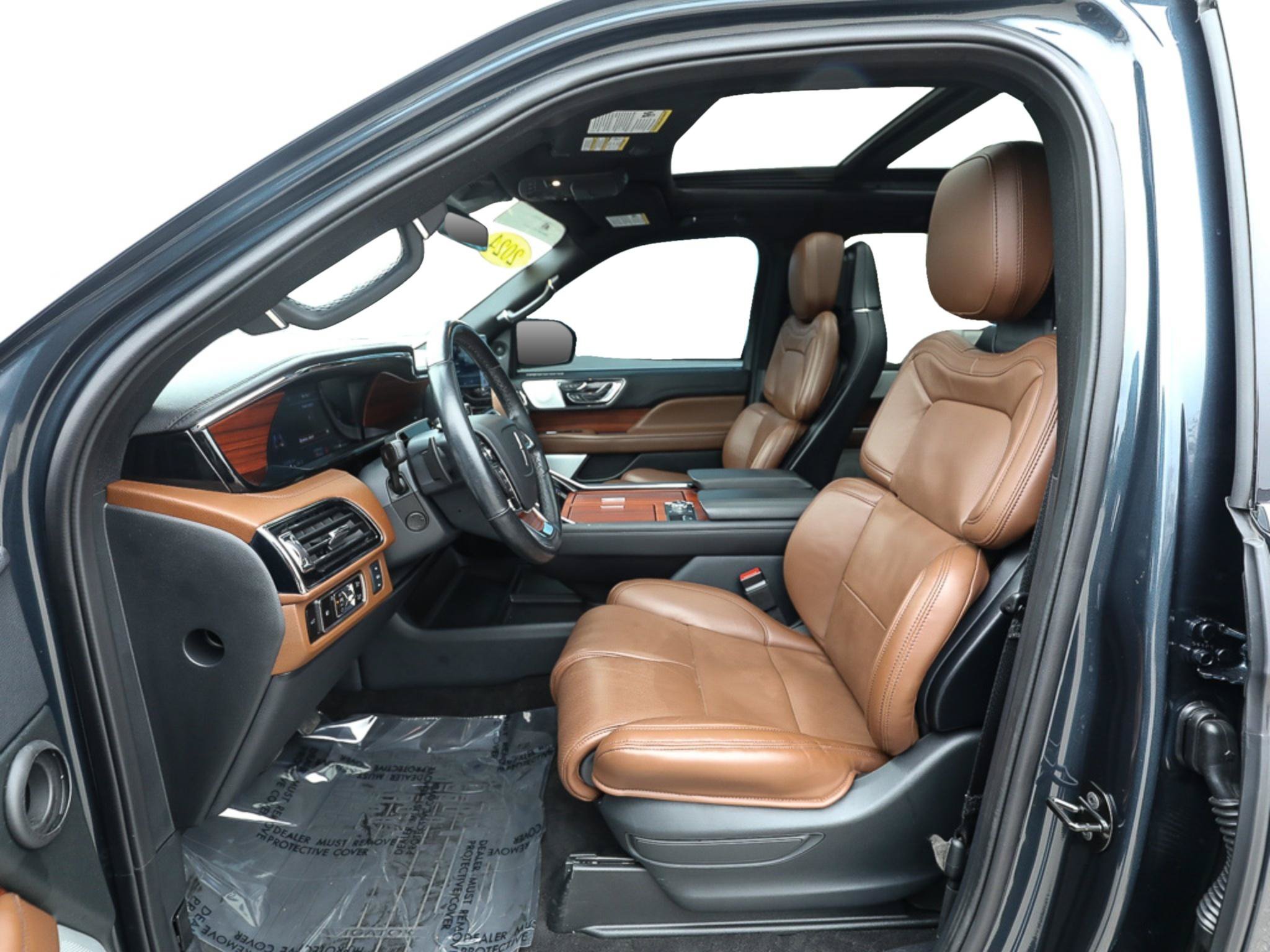 Certified 2024 Lincoln Navigator Reserve AWD/4WD image 12