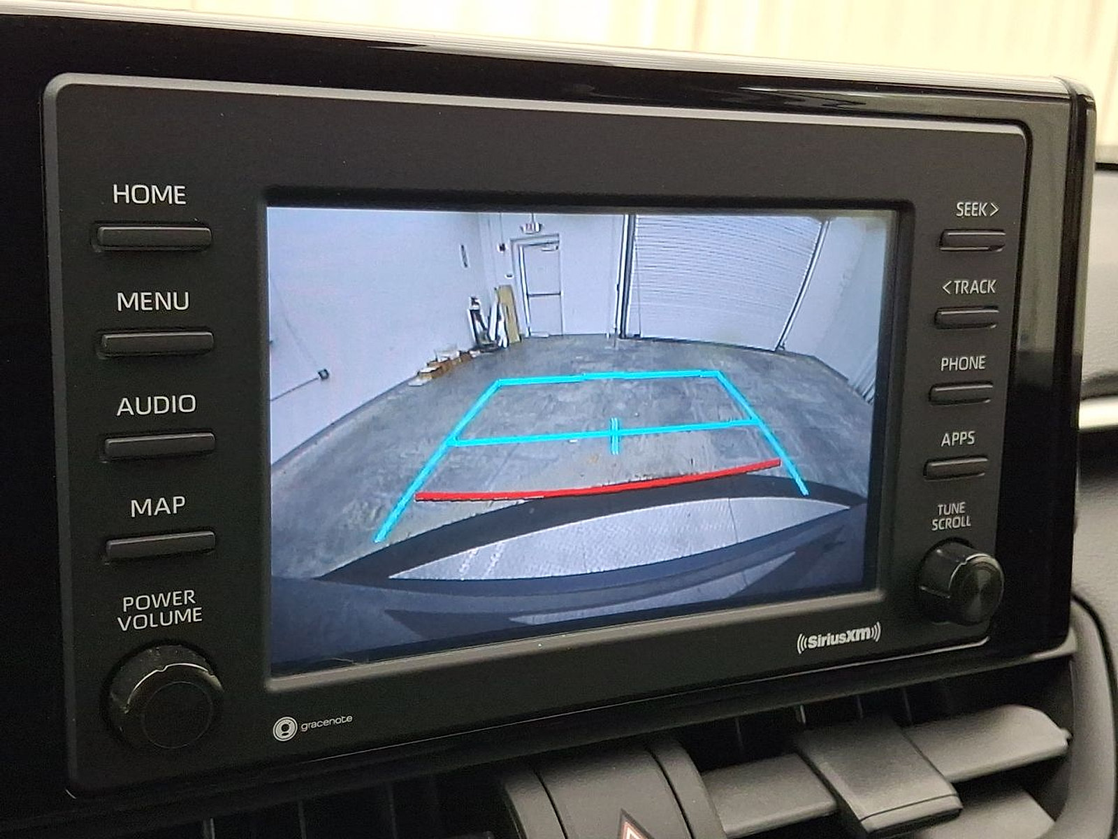 Used 2021 Toyota RAV4 LE AWD/4WD image 18