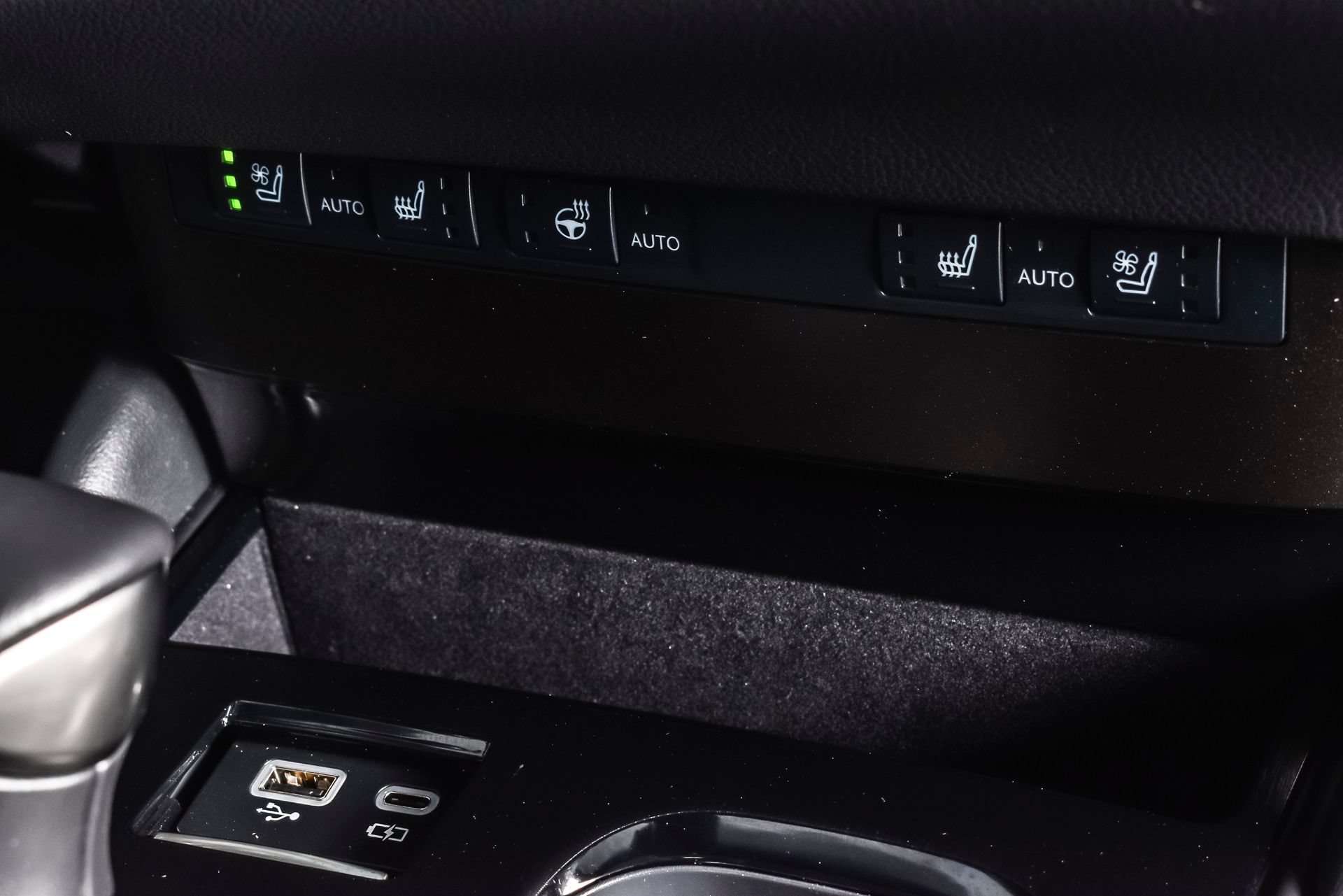 Used 2025 Lexus ES 300h w/ Premium Package FWD image 29