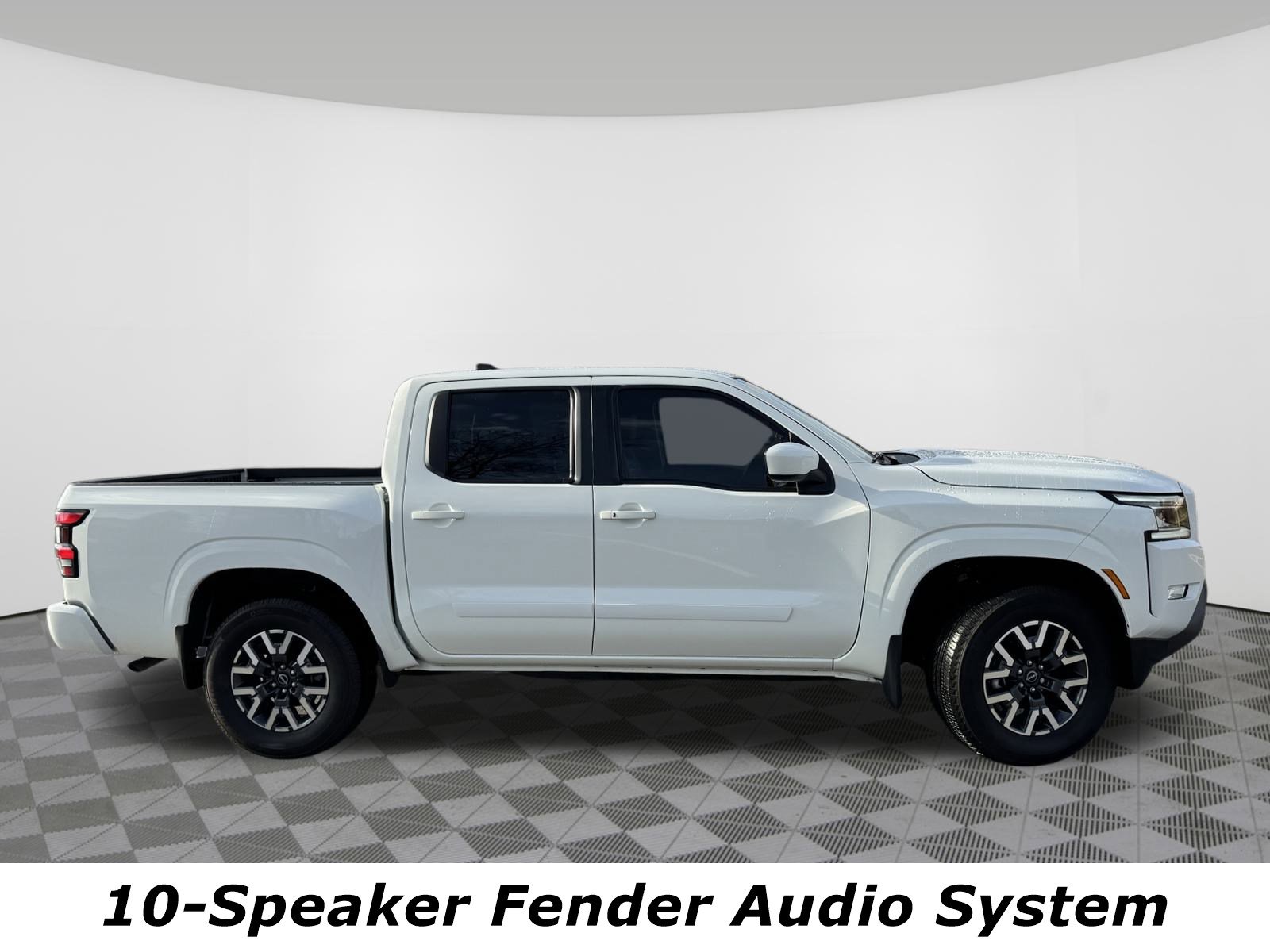 Used 2024 Nissan Frontier SL w/ Technology Package image 2