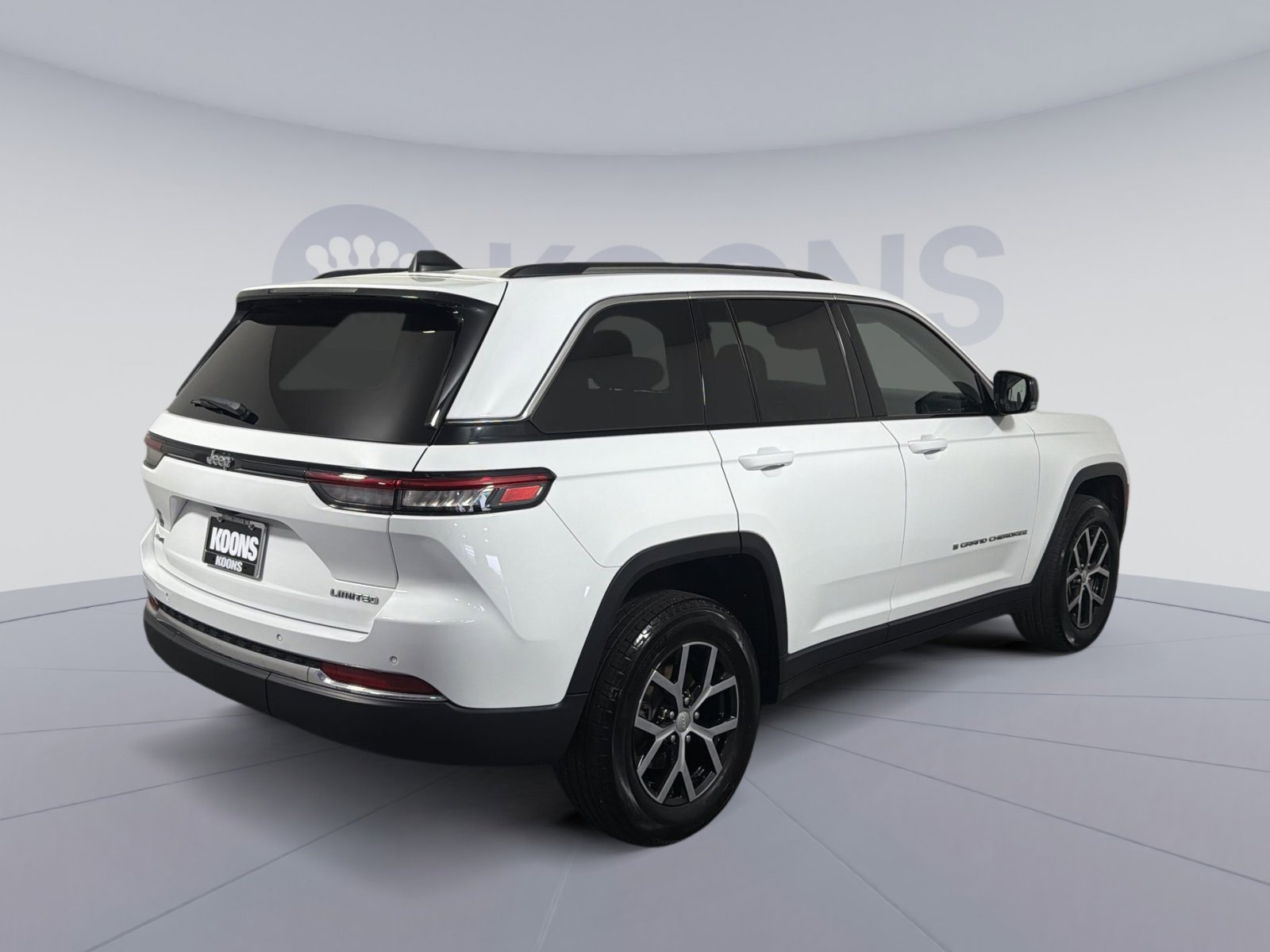 Used 2023 Jeep Grand Cherokee Limited image 7