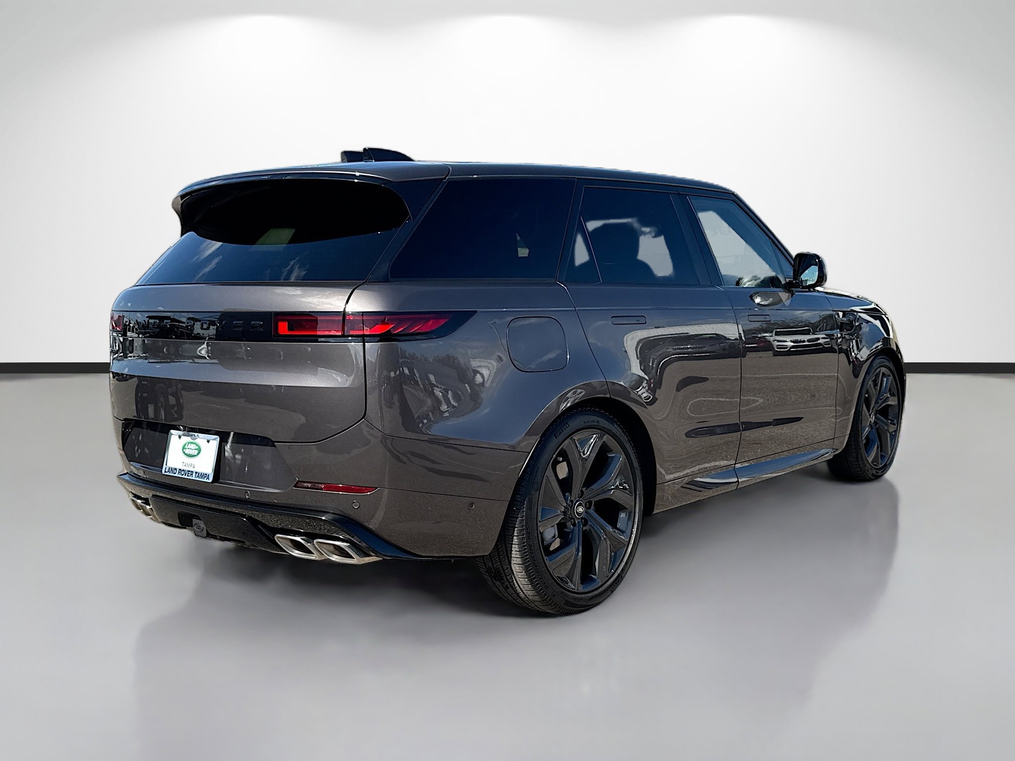 Used 2025 Land Rover Range Rover Sport Dynamic SE image 5
