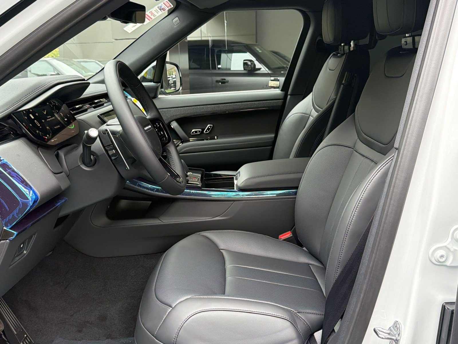 New 2026 Land Rover Range Rover Sport Dynamic SE AWD/4WD image 5