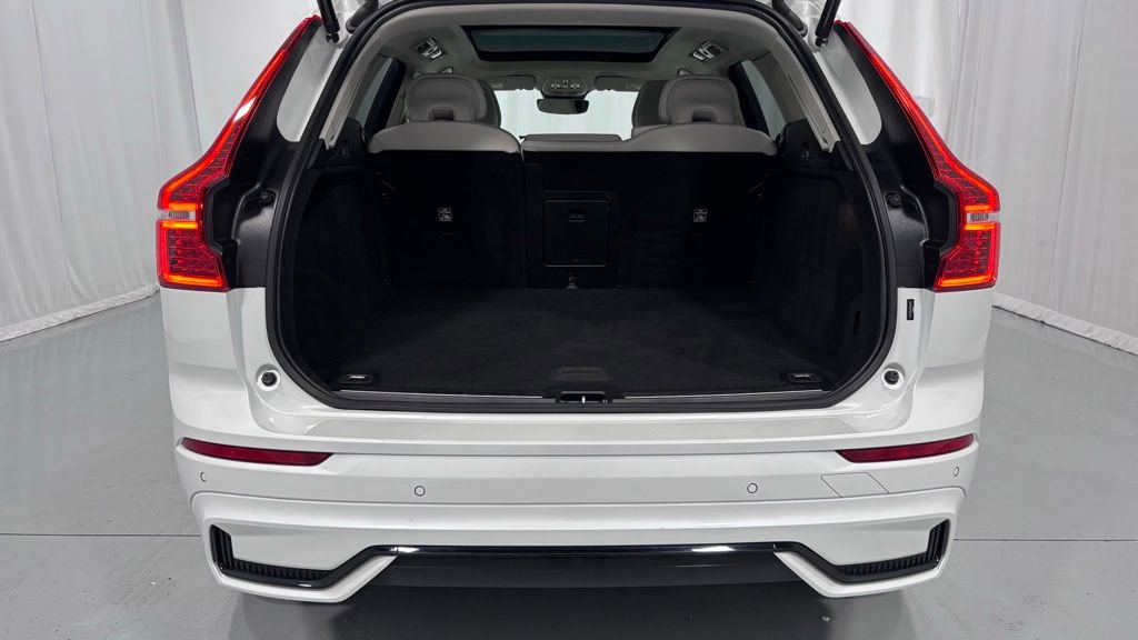 Certified 2023 Volvo XC60 B5 Plus w/ Climate Package AWD/4WD image 28