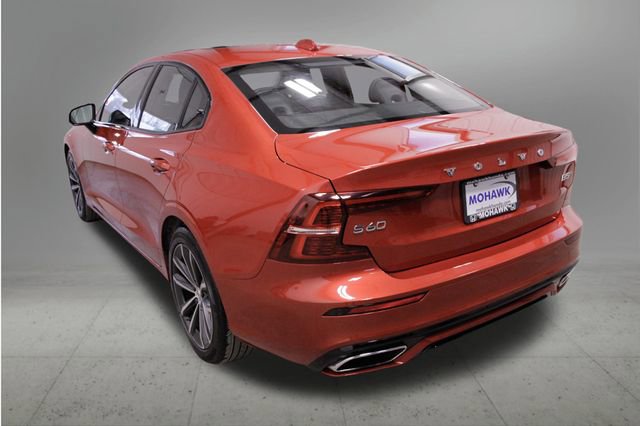Used 2022 Volvo S60 B5 Momentum w/ Advanced Package image 3