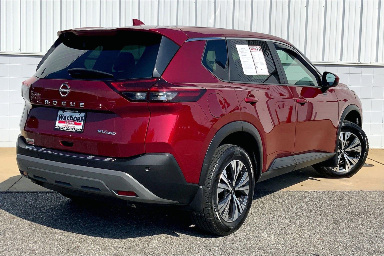 Used 2023 Nissan Rogue SV AWD/4WD image 17