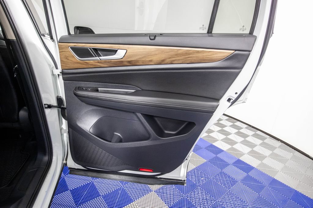 Used 2024 Volkswagen Atlas SE image 18