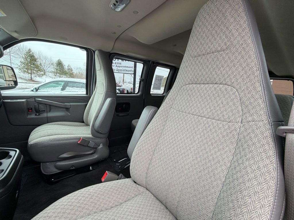 Used 2025 Chevrolet Express 3500 LT w/ LT Preferred Equipment Group RWD image 11