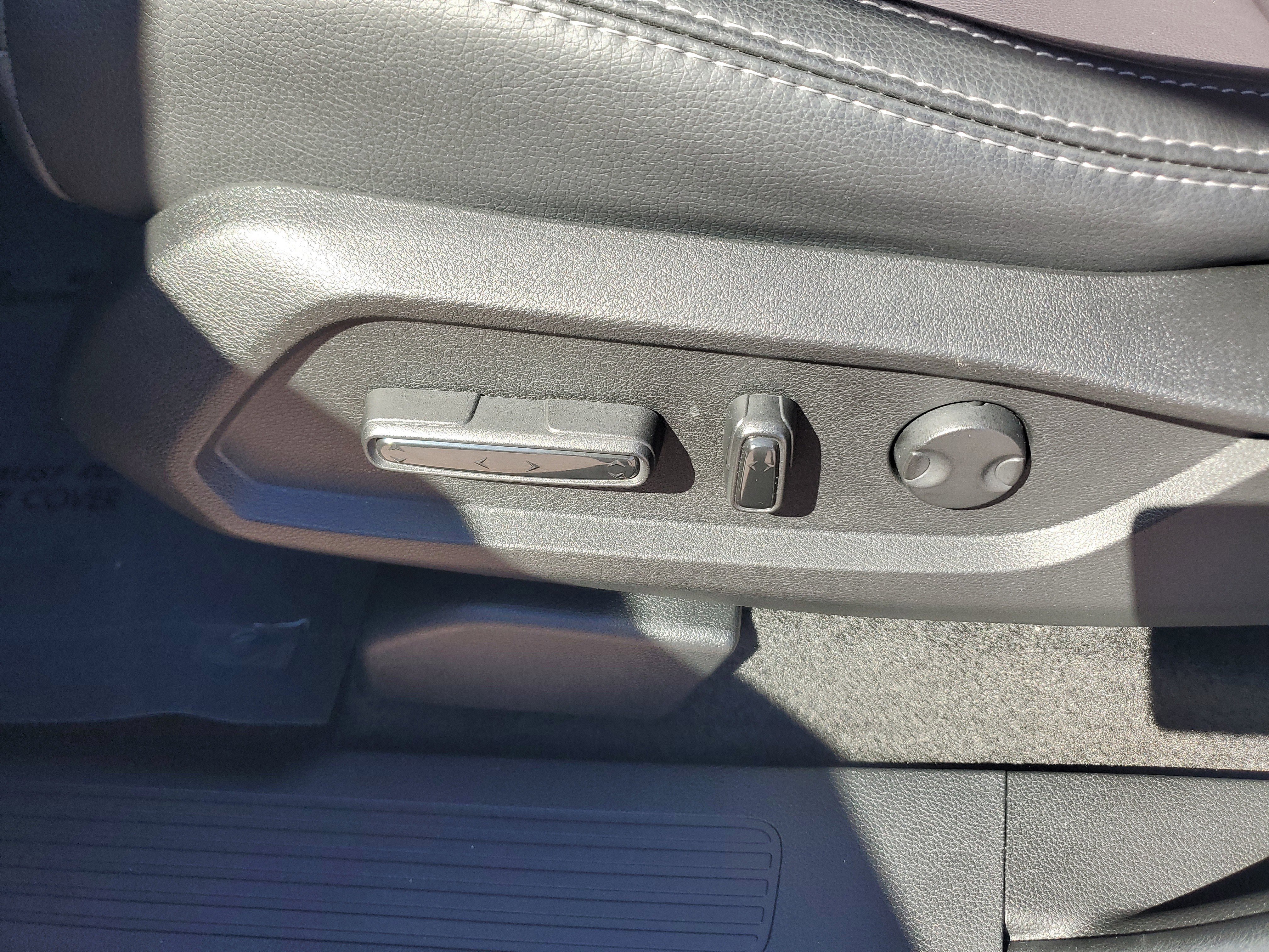 Used 2025 Honda Pilot EX-L image 11