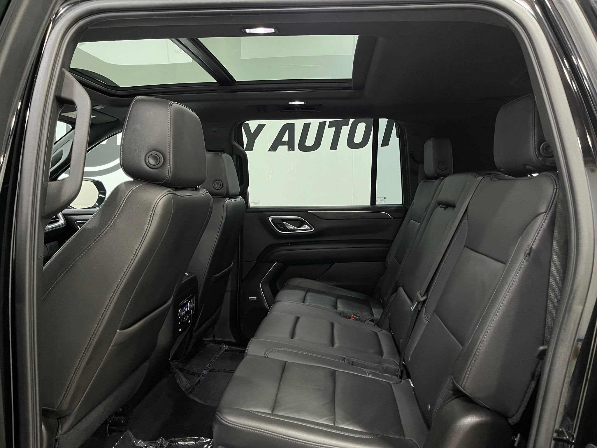 Used 2021 Chevrolet Suburban LT w/ LT Signature Package AWD/4WD image 29