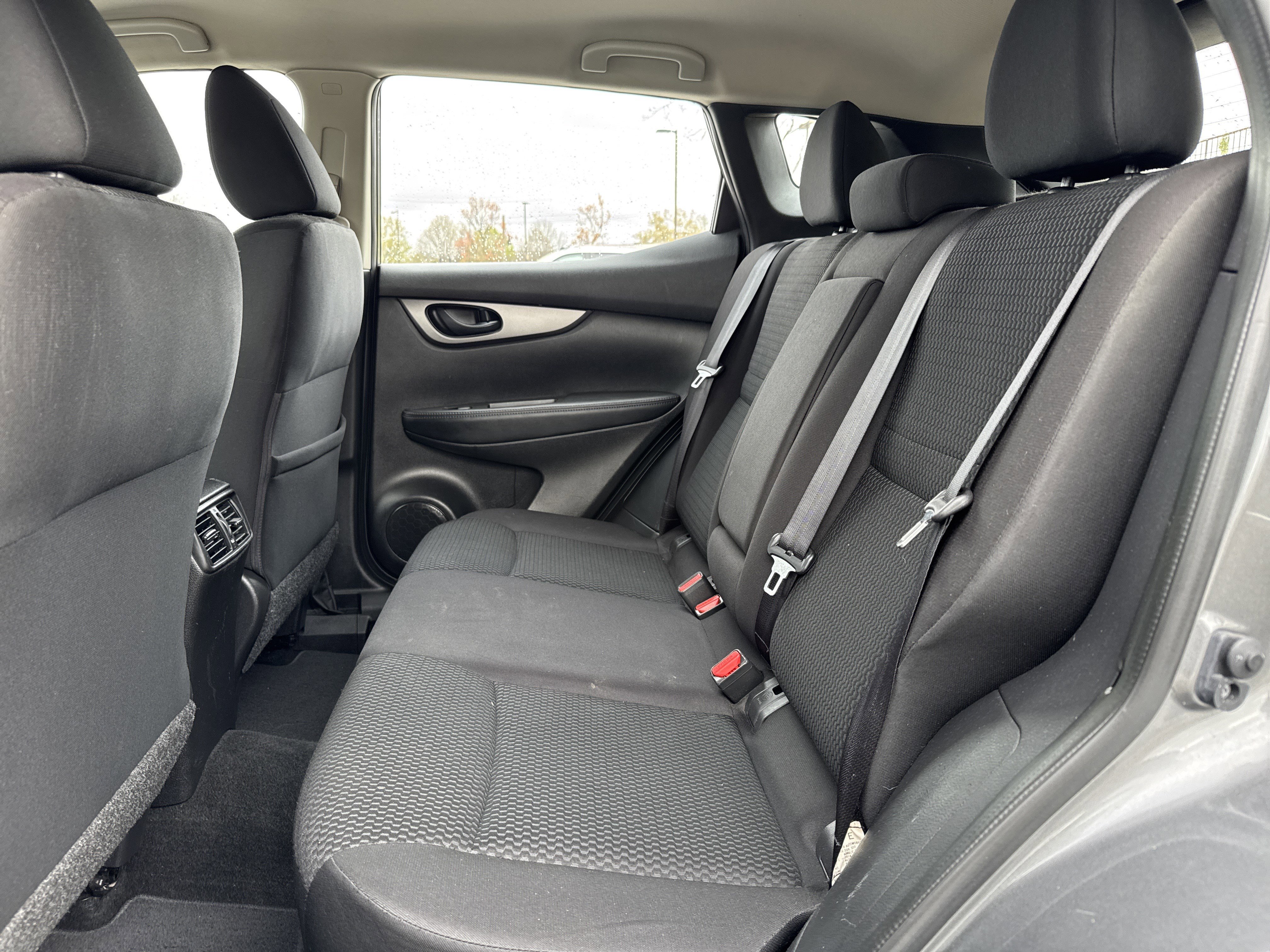 Used 2019 Nissan Rogue Sport S image 27