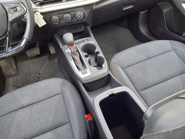 Used 2024 Chevrolet Trax RS w/ Sunroof Package image 17