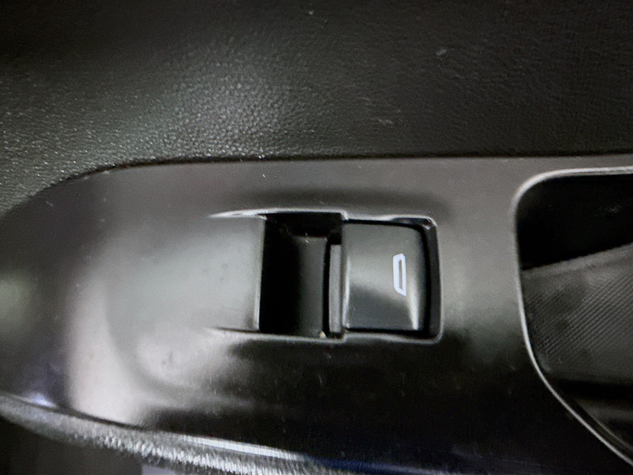 Used 2019 Chevrolet Traverse Premier w/ LPO, Blackout Package FWD image 31