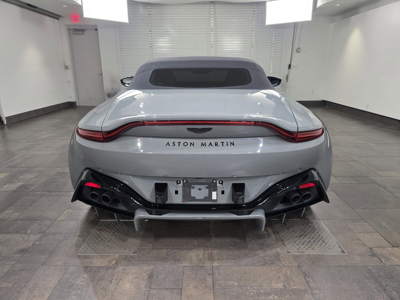 Used 2023 Aston Martin V8 Vantage Roadster image 20