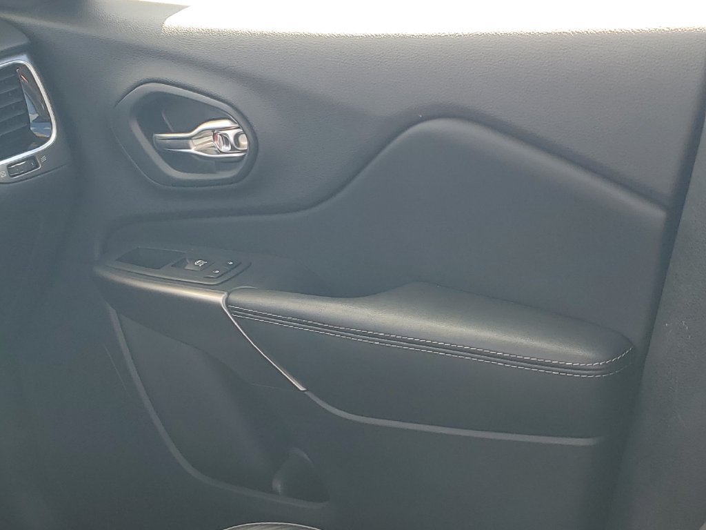 Used 2019 Jeep Cherokee Limited AWD/4WD image 13