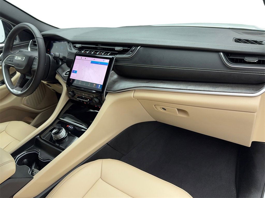 Used 2024 Jeep Grand Cherokee L Limited w/ Black Appearance Package image 44