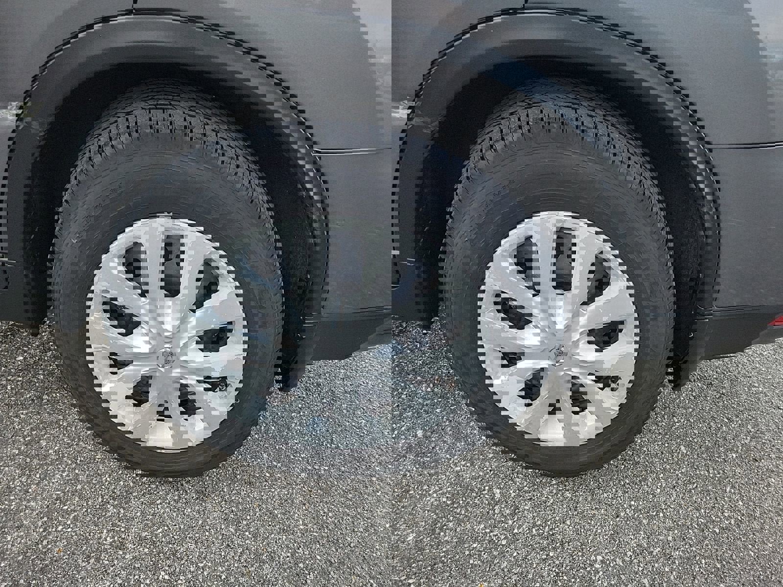 Used 2017 Nissan Rogue S image 18