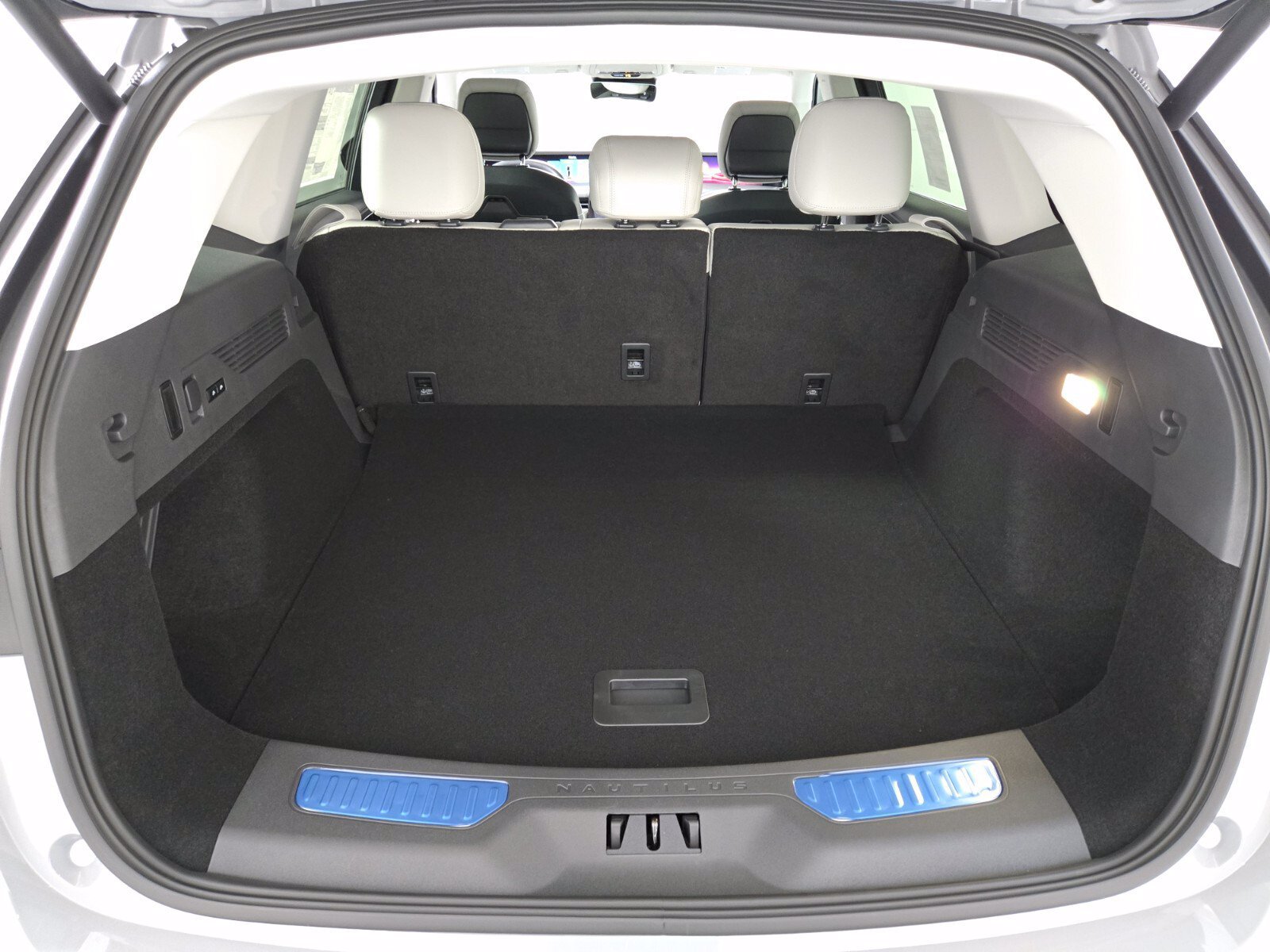 New 2026 Lincoln Nautilus Reserve w/ Jet Appearance Package AWD/4WD image 18