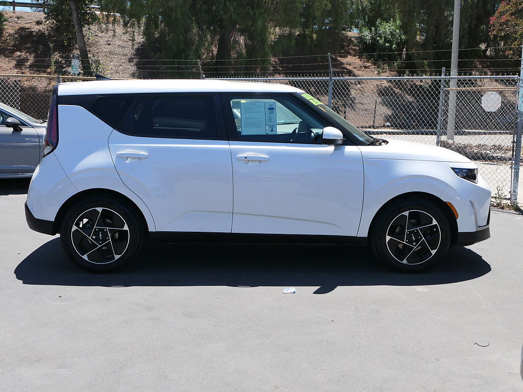 Used 2023 Kia Soul EX FWD image 2