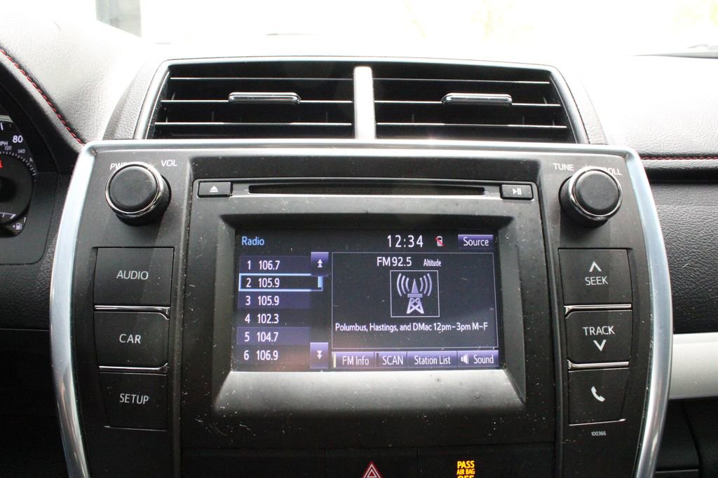 Used 2015 Toyota Camry SE FWD image 34