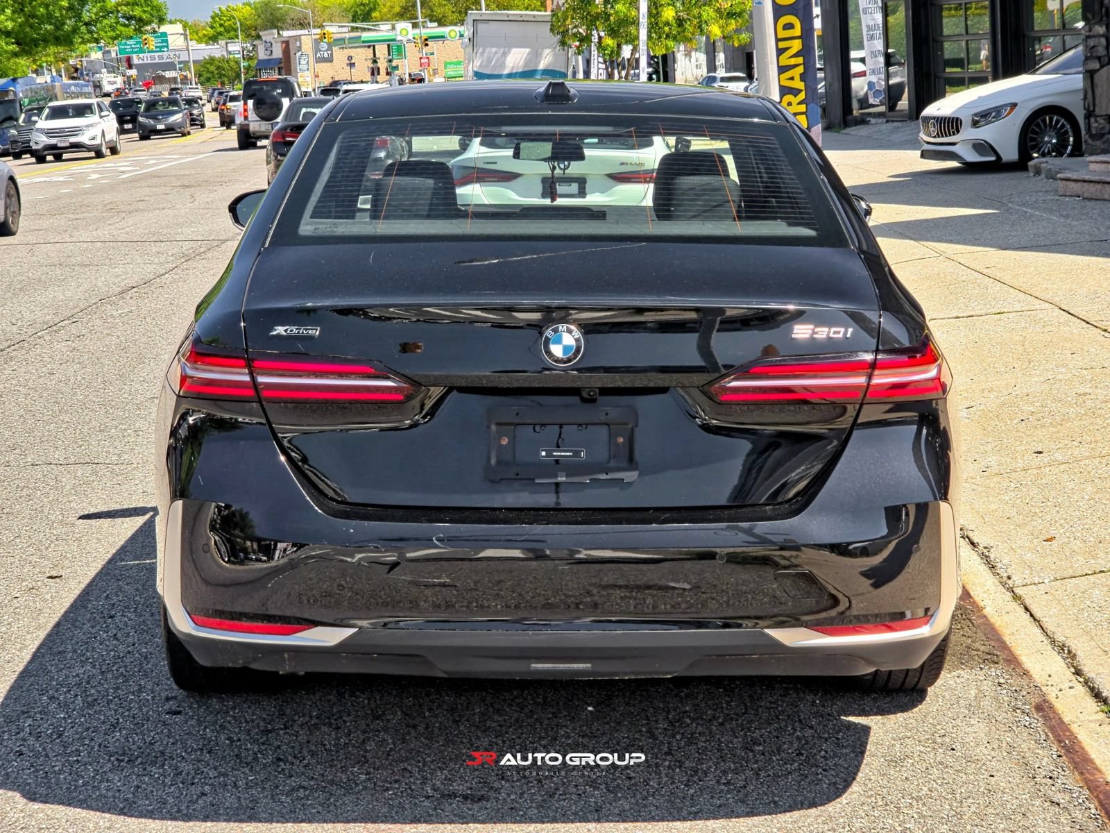 Used 2024 BMW 530i xDrive AWD/4WD image 9