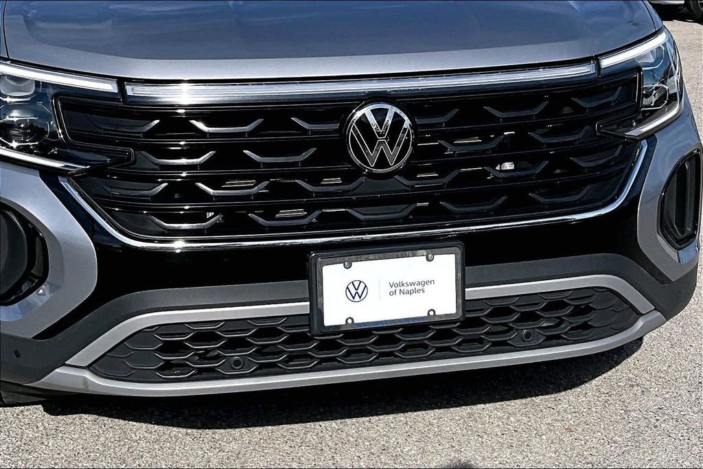Certified 2025 Volkswagen Atlas Cross Sport SE AWD/4WD image 11