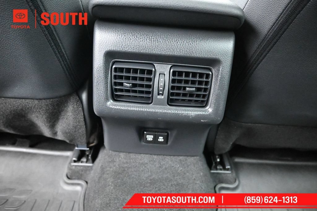 Used 2025 Toyota Camry SE w/ Convenience Package FWD image 29